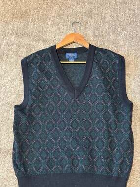 Cambridge Classics Mervyn's Vintage Men's V-Neck Geometric Pattern Sweater Vest